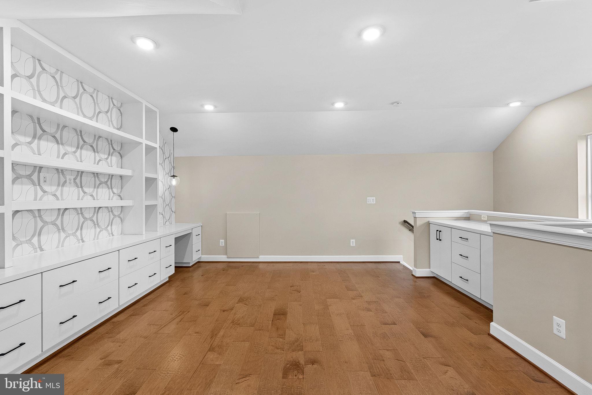 THE RETREAT AT WESTFIELDS - Residential