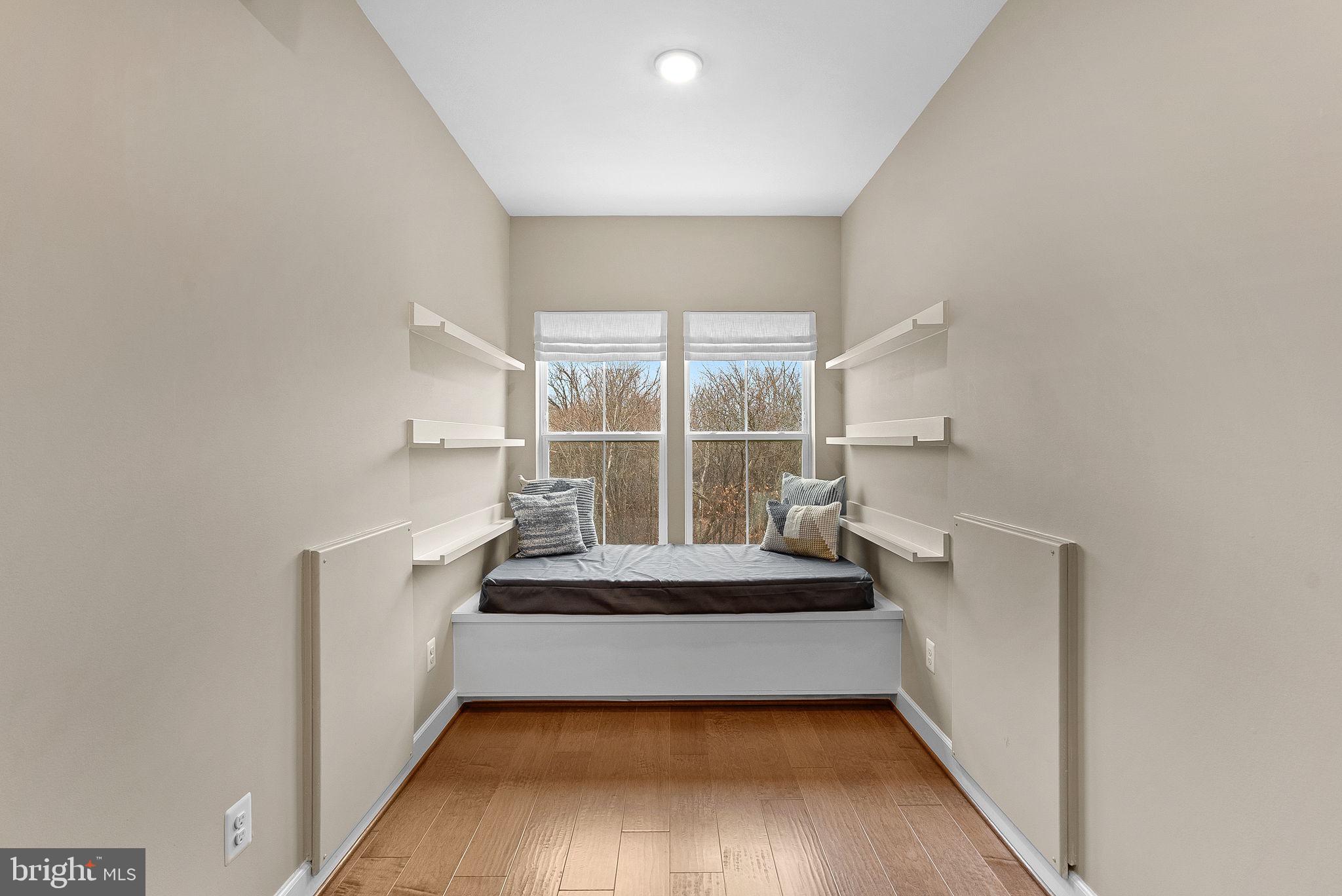 THE RETREAT AT WESTFIELDS - Residential