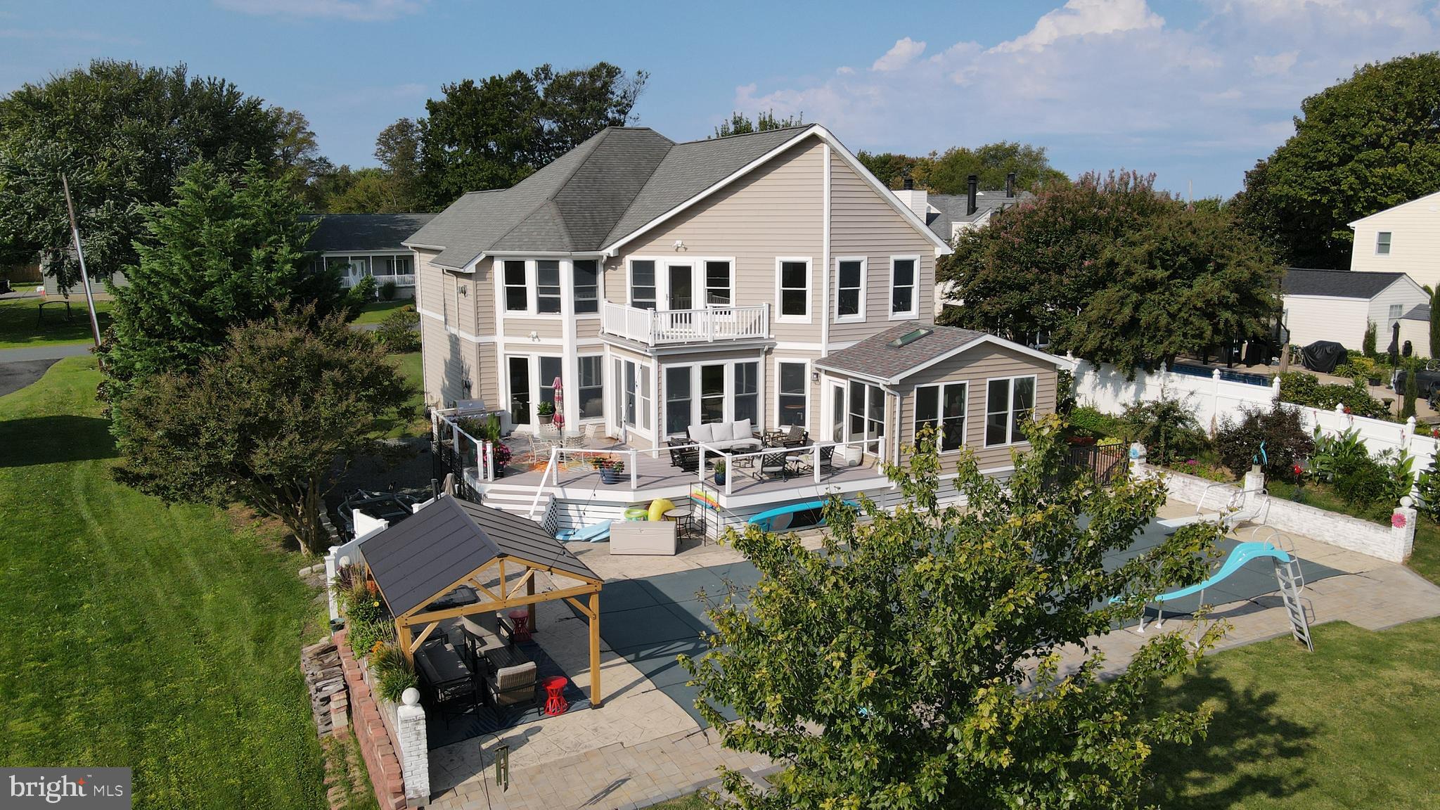 802 BROADCREEK DRIVE