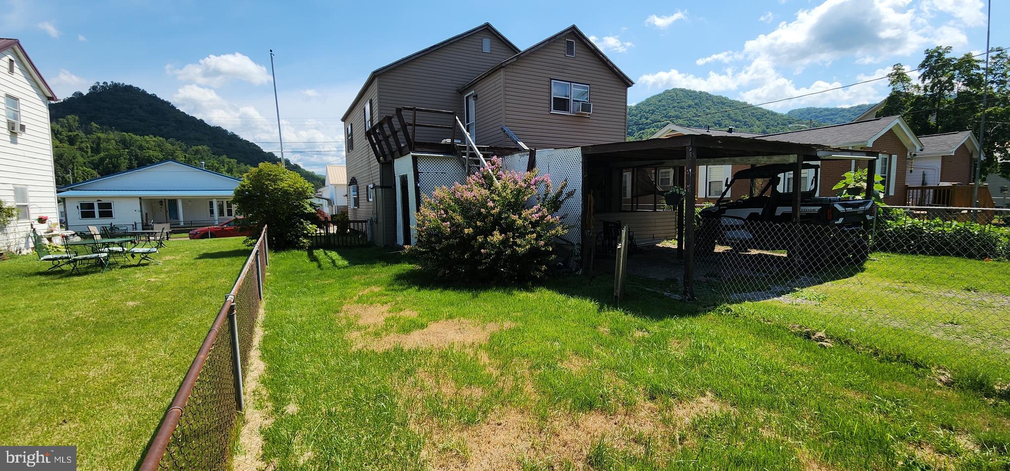502 ALEXANDER ST - Photo 2