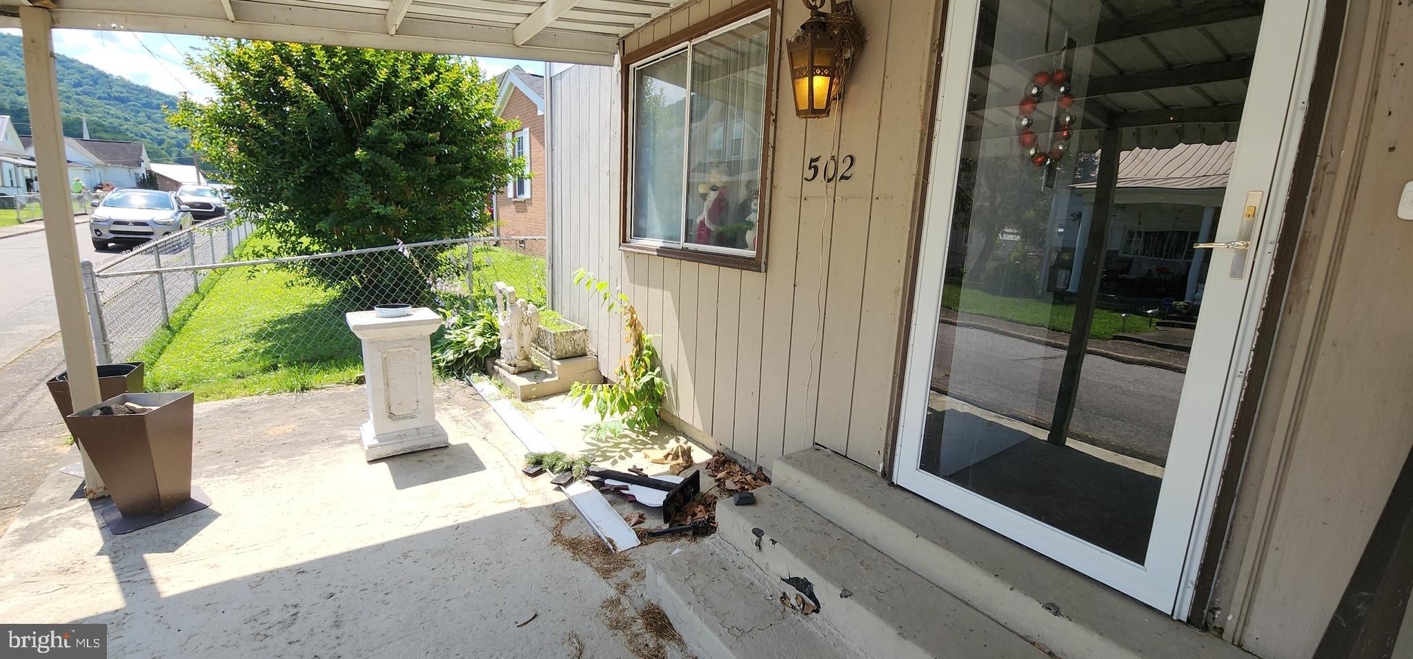 502 ALEXANDER ST - Photo 4