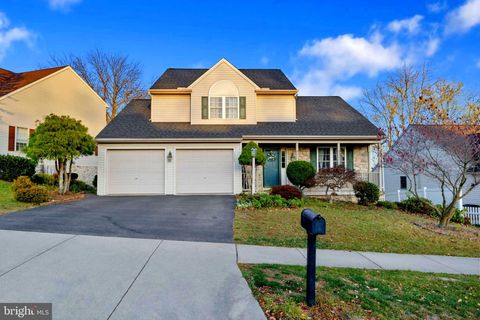 Photo of 1002 Hillside Avenue, ELIZABETHTOWN, PA 17022 (MLS # PALA2060566)