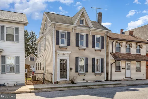 41 W Simpson Street, Mechanicsburg, PA 17055 - #: PACB2039724