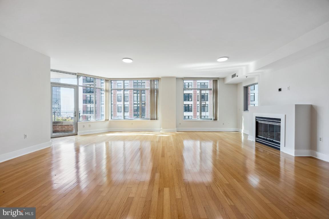 HARBOR EAST - Residential