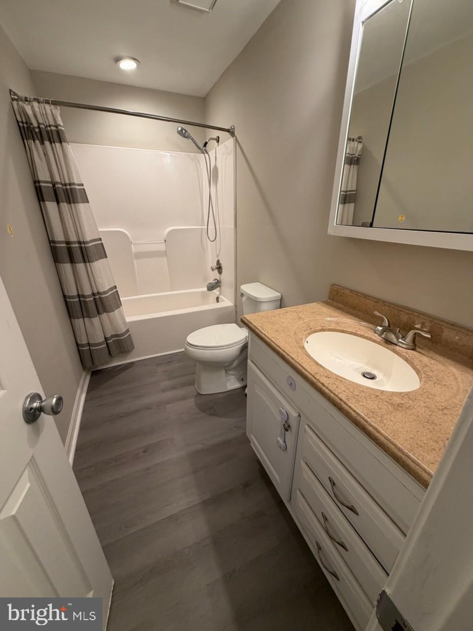 THE MEADOWS - Residential Lease