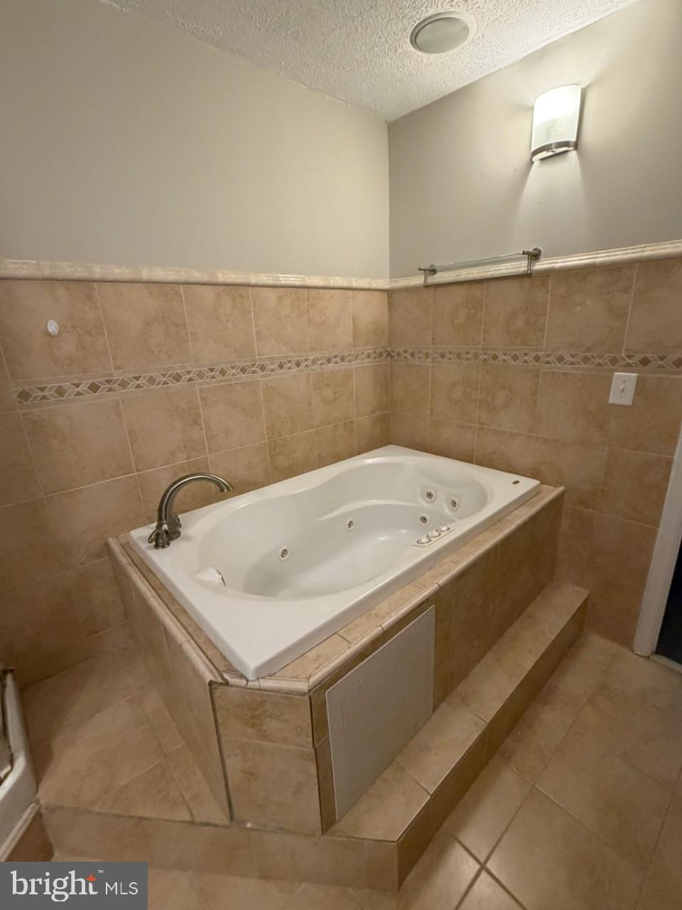 THE MEADOWS - Residential Lease