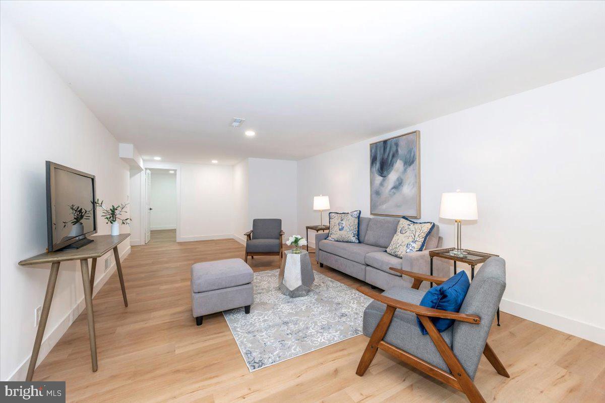 PT ROCKVILLE OUT RES. 3 - Residential