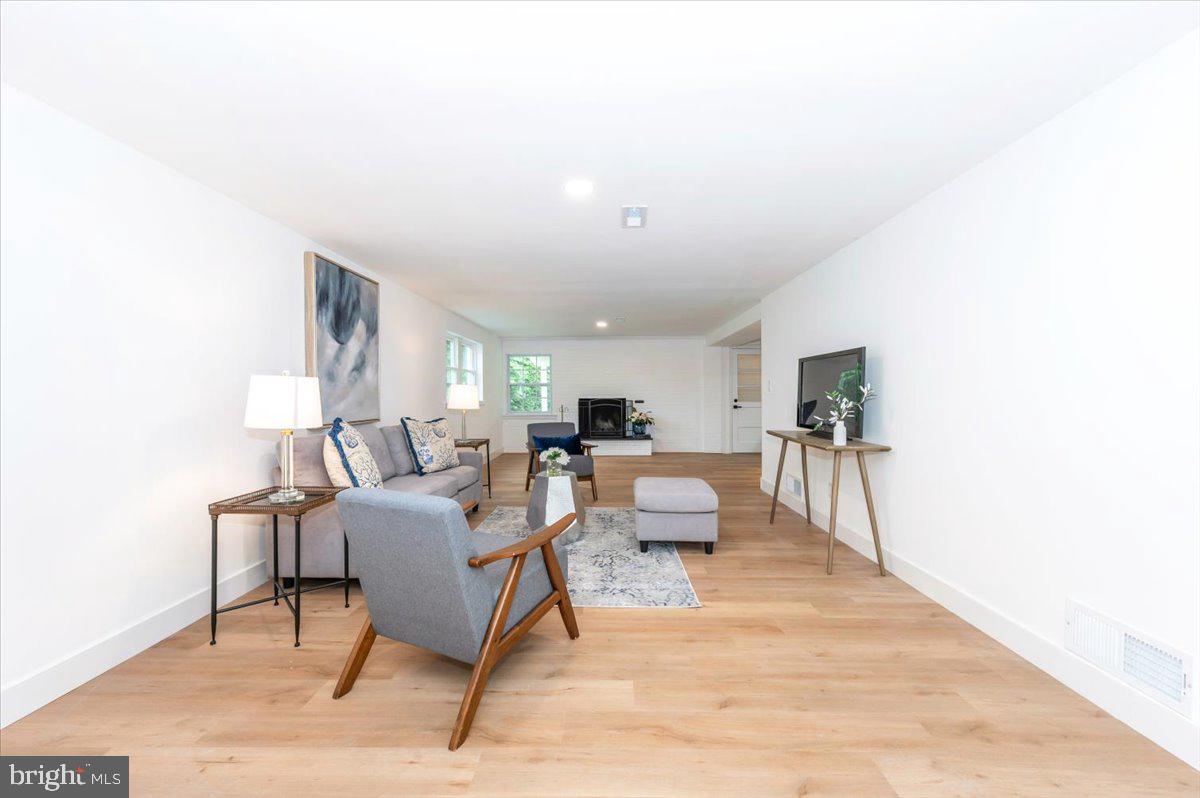 PT ROCKVILLE OUT RES. 3 - Residential