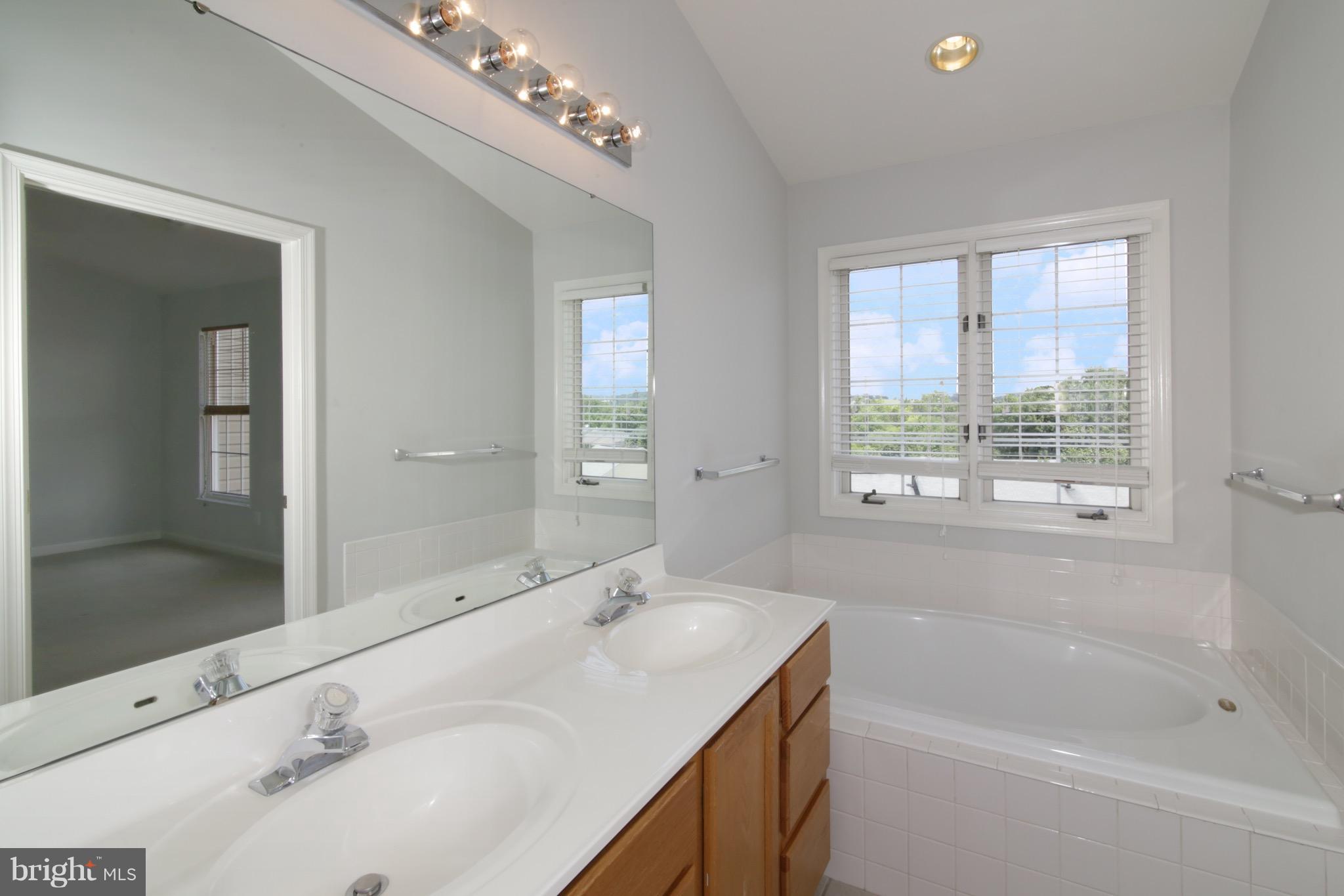 RIVER OAKS - Residential