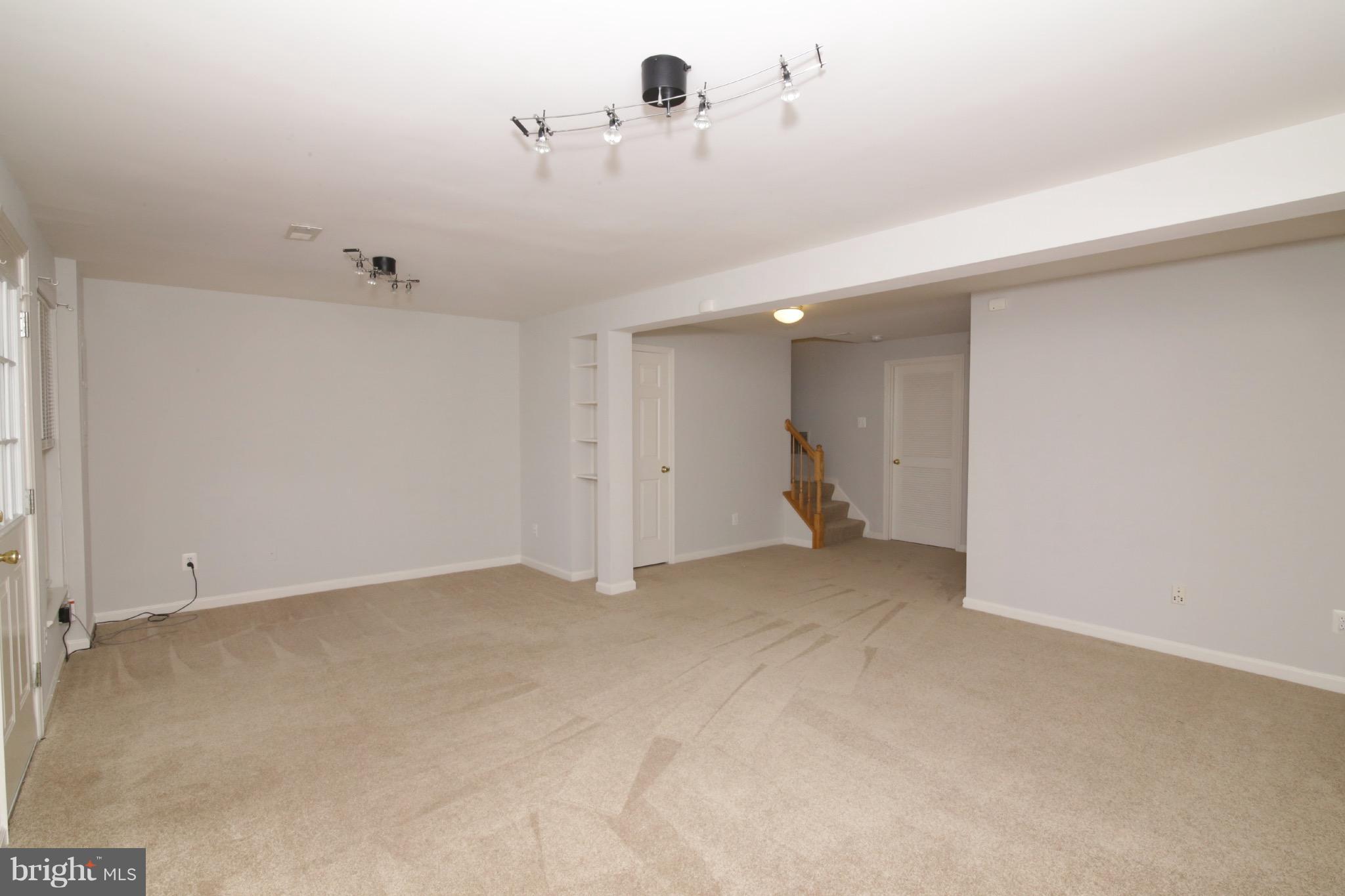 RIVER OAKS - Residential