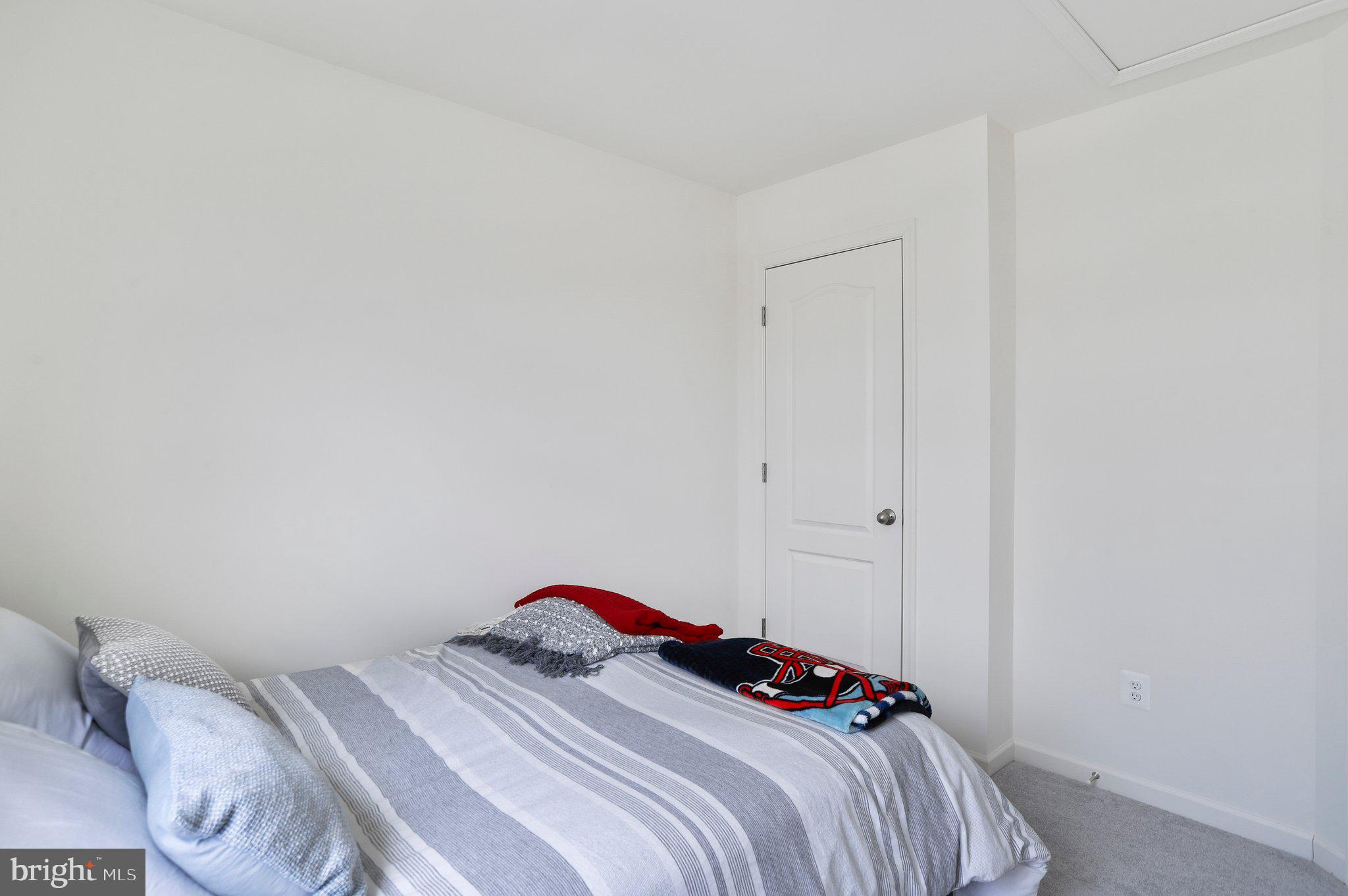 TOWNES AT TATE MANOR - Residential