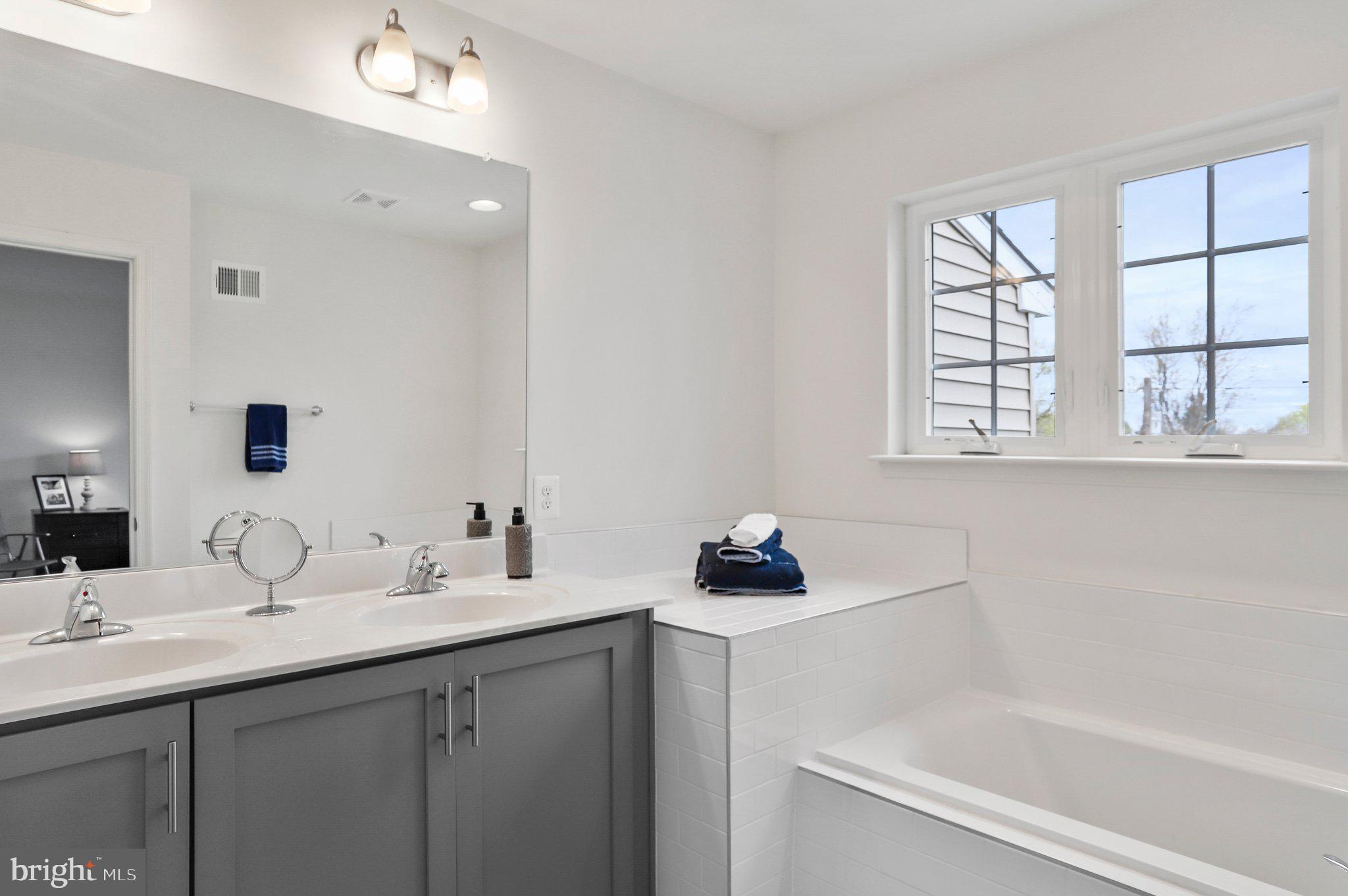 TOWNES AT TATE MANOR - Residential