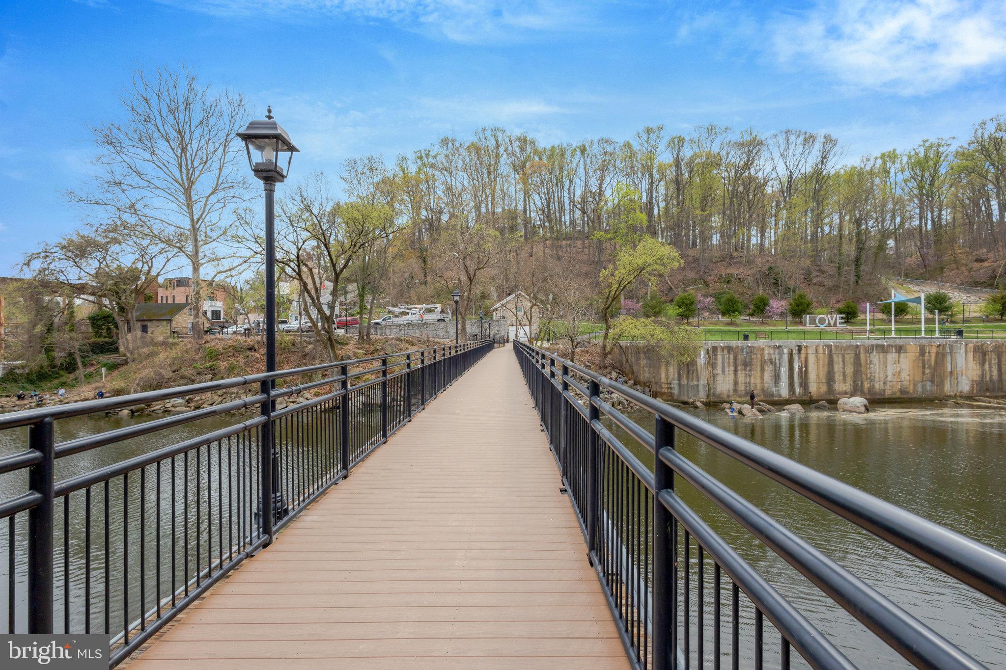 BARRINGTON POINTE CONDOS - Residential
