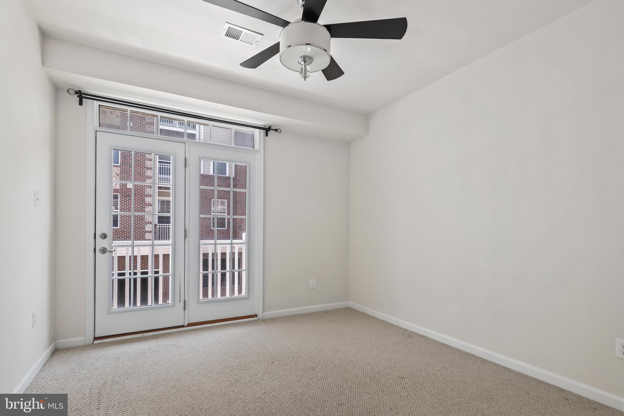 DISCOVERY SQUARE - Residential