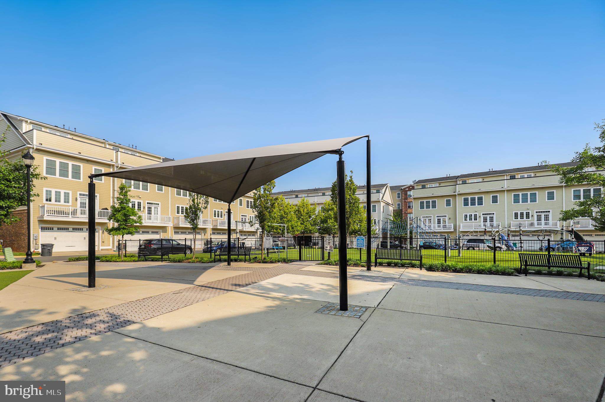 DISCOVERY SQUARE - Residential