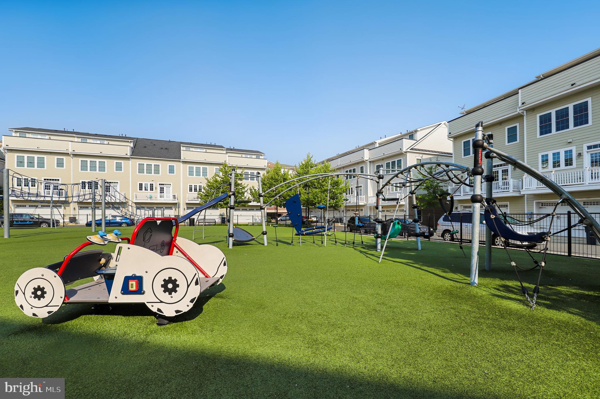 DISCOVERY SQUARE - Residential