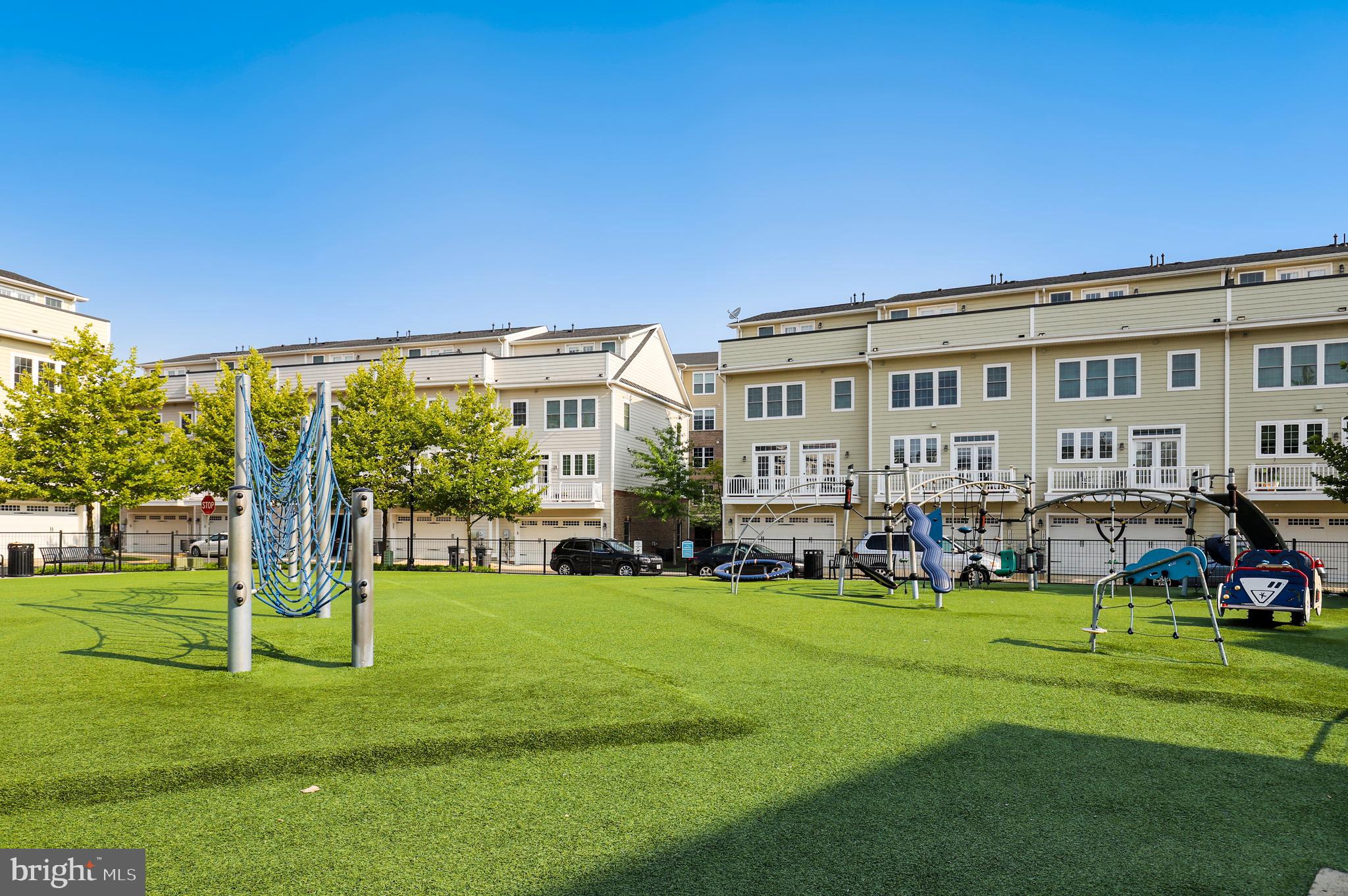 DISCOVERY SQUARE - Residential