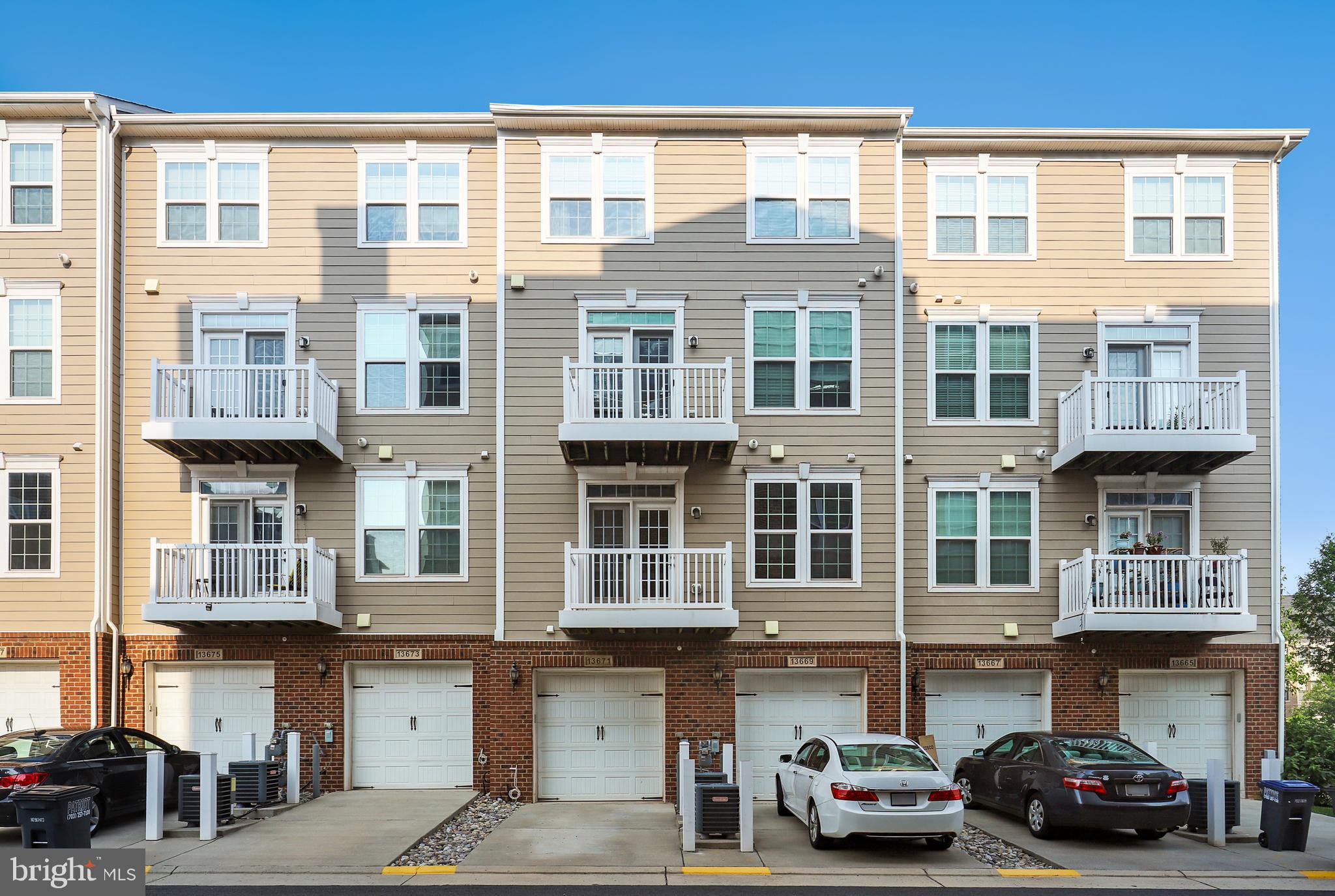 DISCOVERY SQUARE - Residential