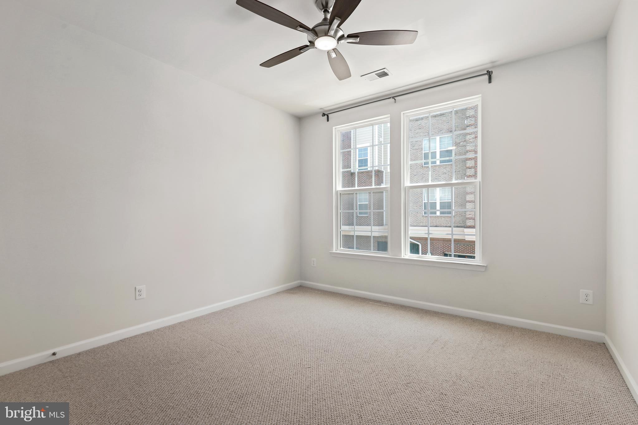 DISCOVERY SQUARE - Residential