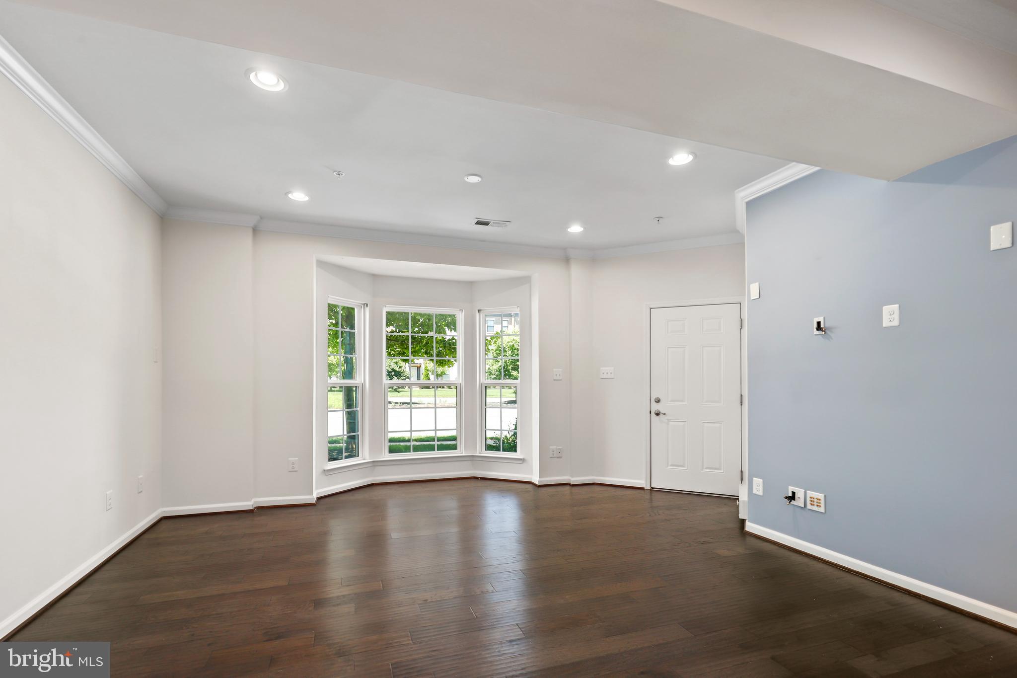 DISCOVERY SQUARE - Residential