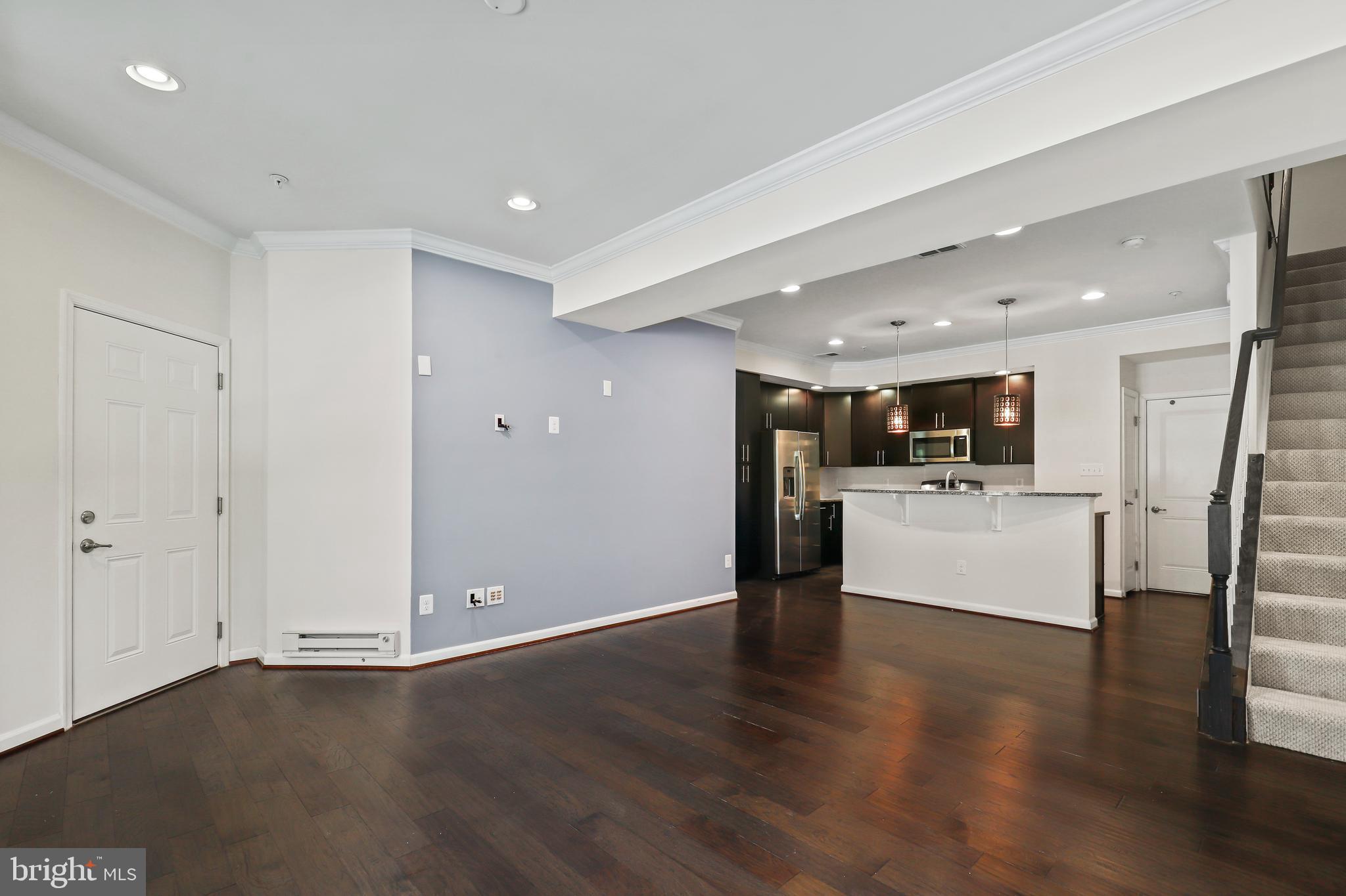 DISCOVERY SQUARE - Residential