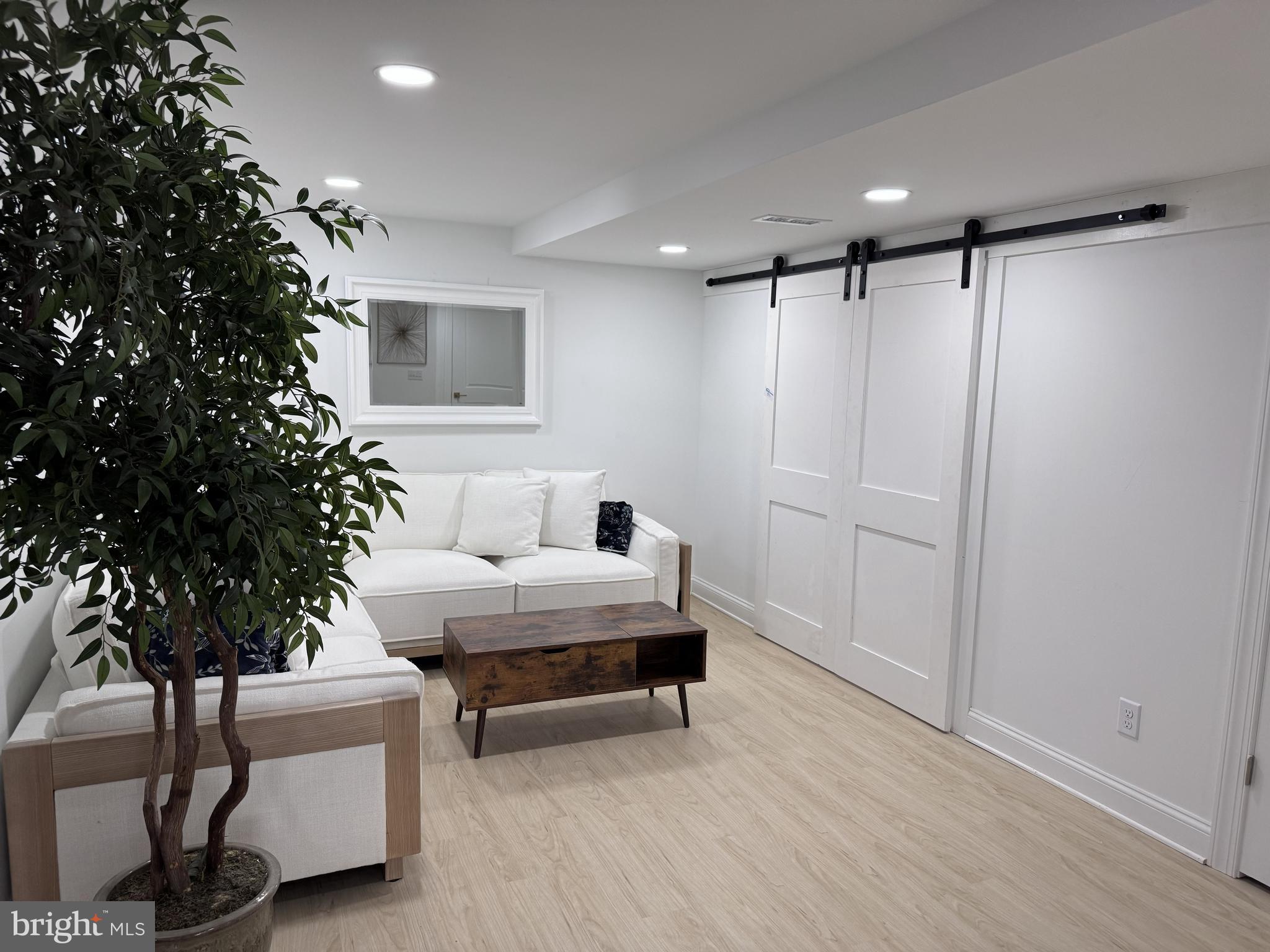 ST JONES COMMONS - Residential