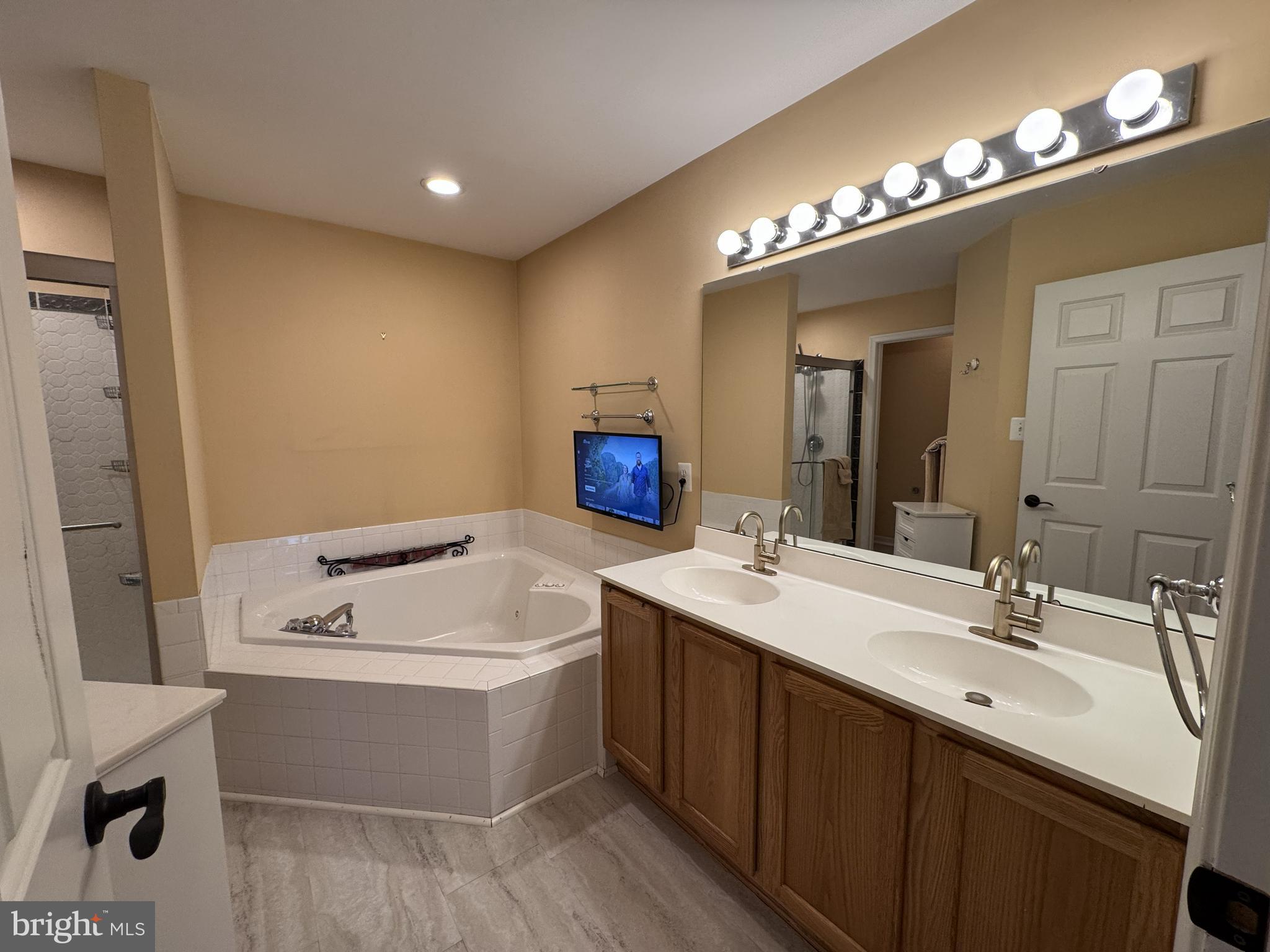 ST JONES COMMONS - Residential