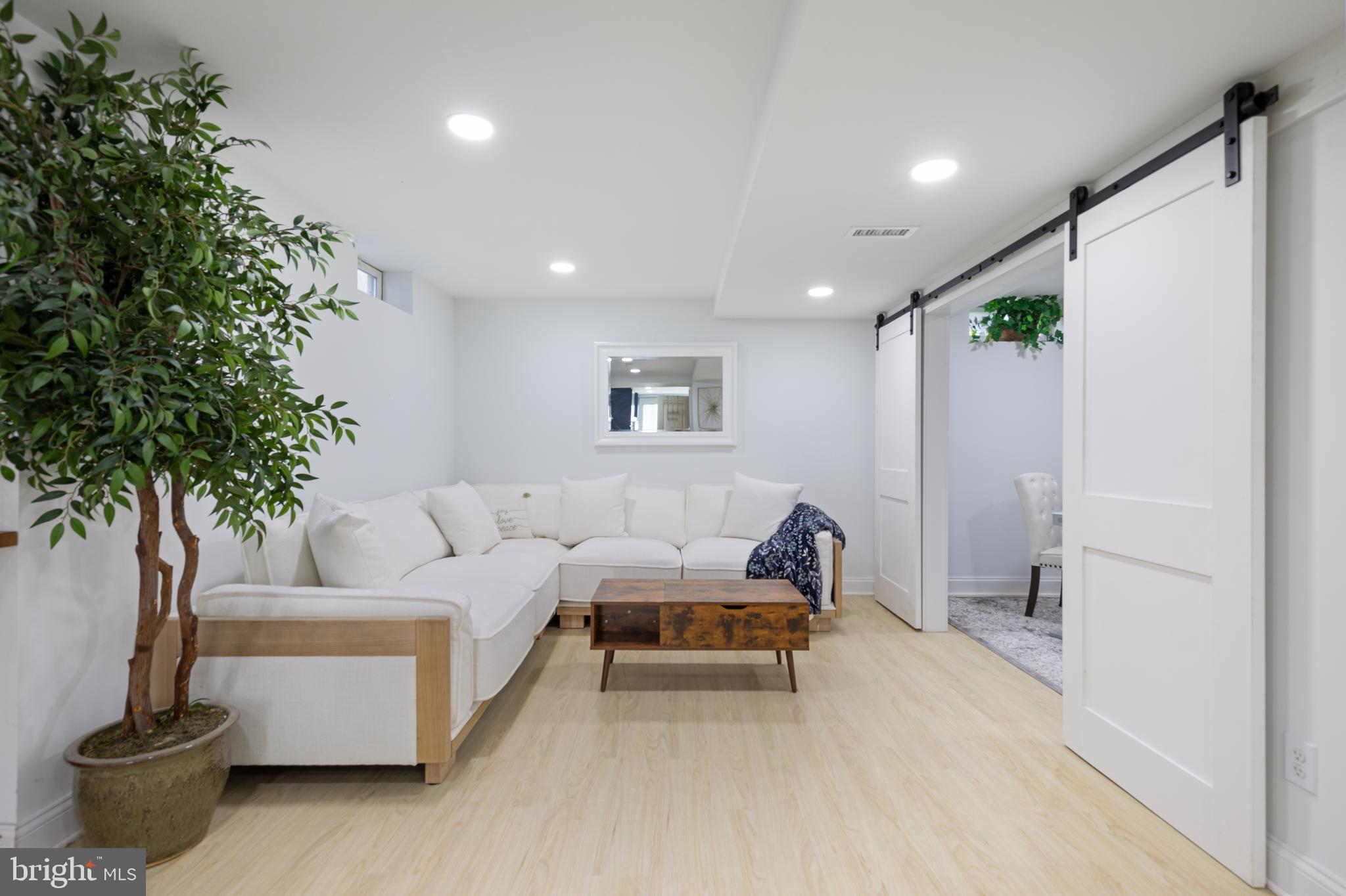 ST JONES COMMONS - Residential