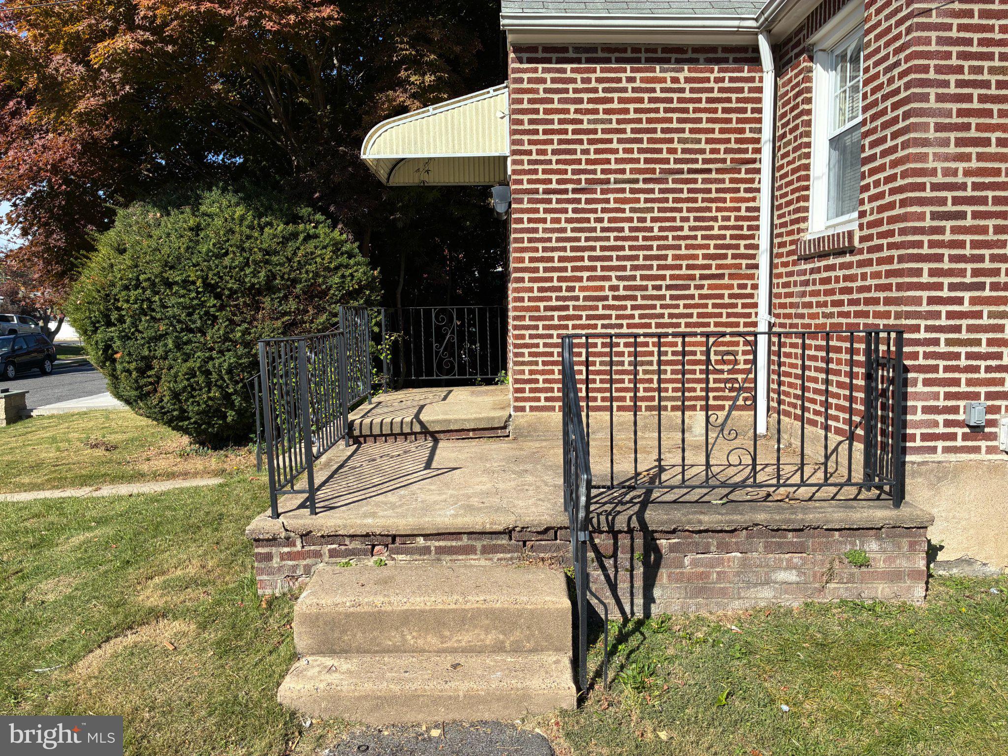 909 LANSING STREET