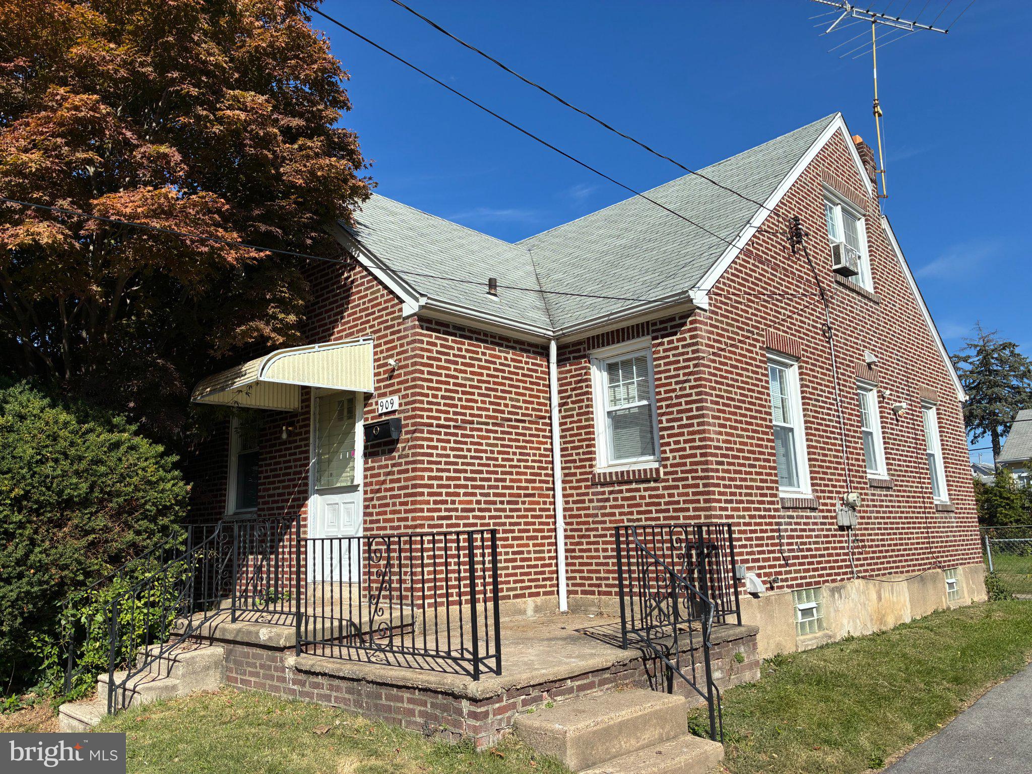909 LANSING STREET