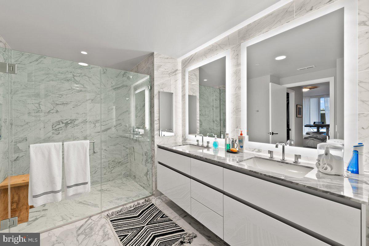 ROSSLYN - Residential