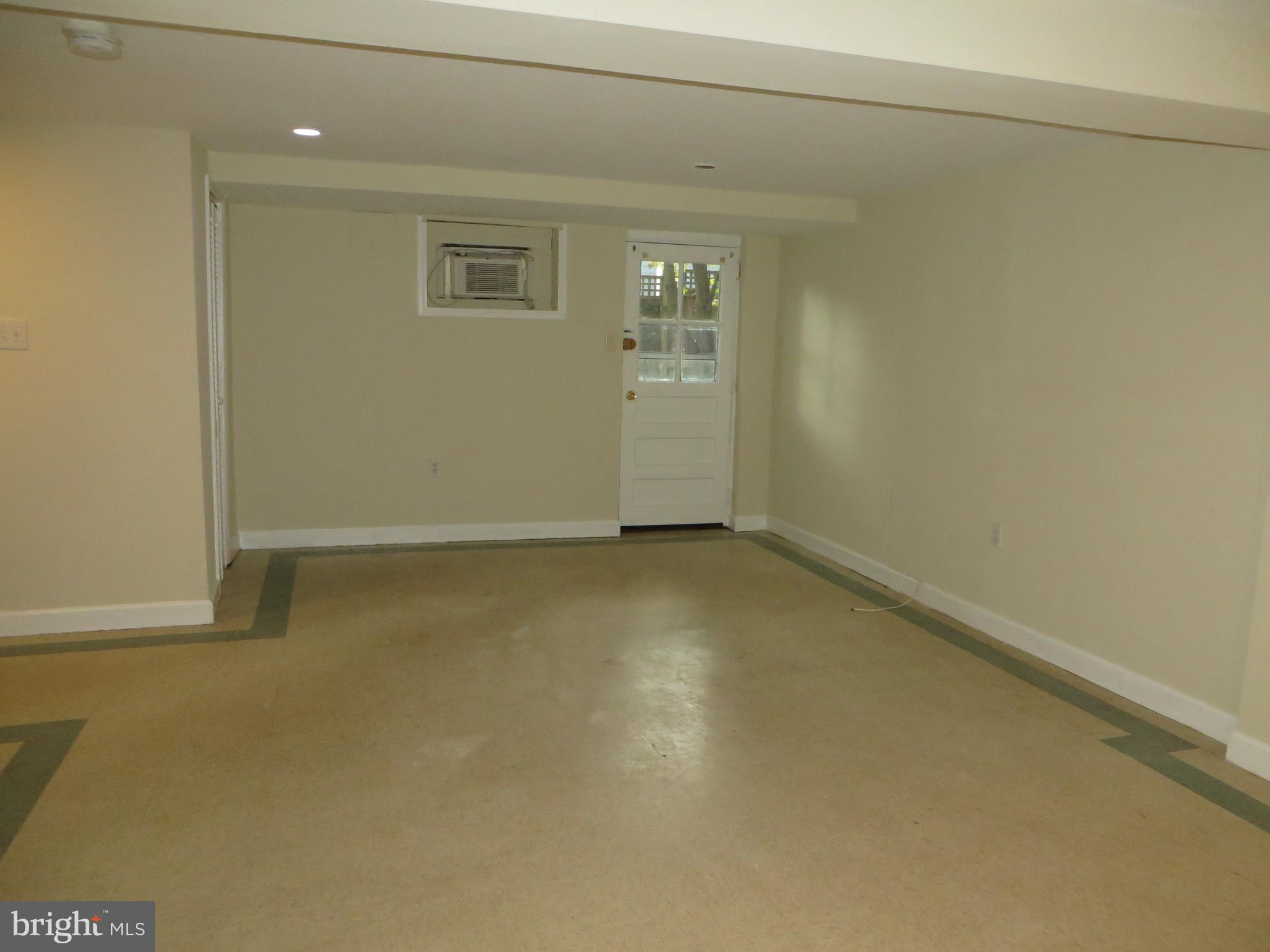 WARWICK VILLAGE - Residential Lease