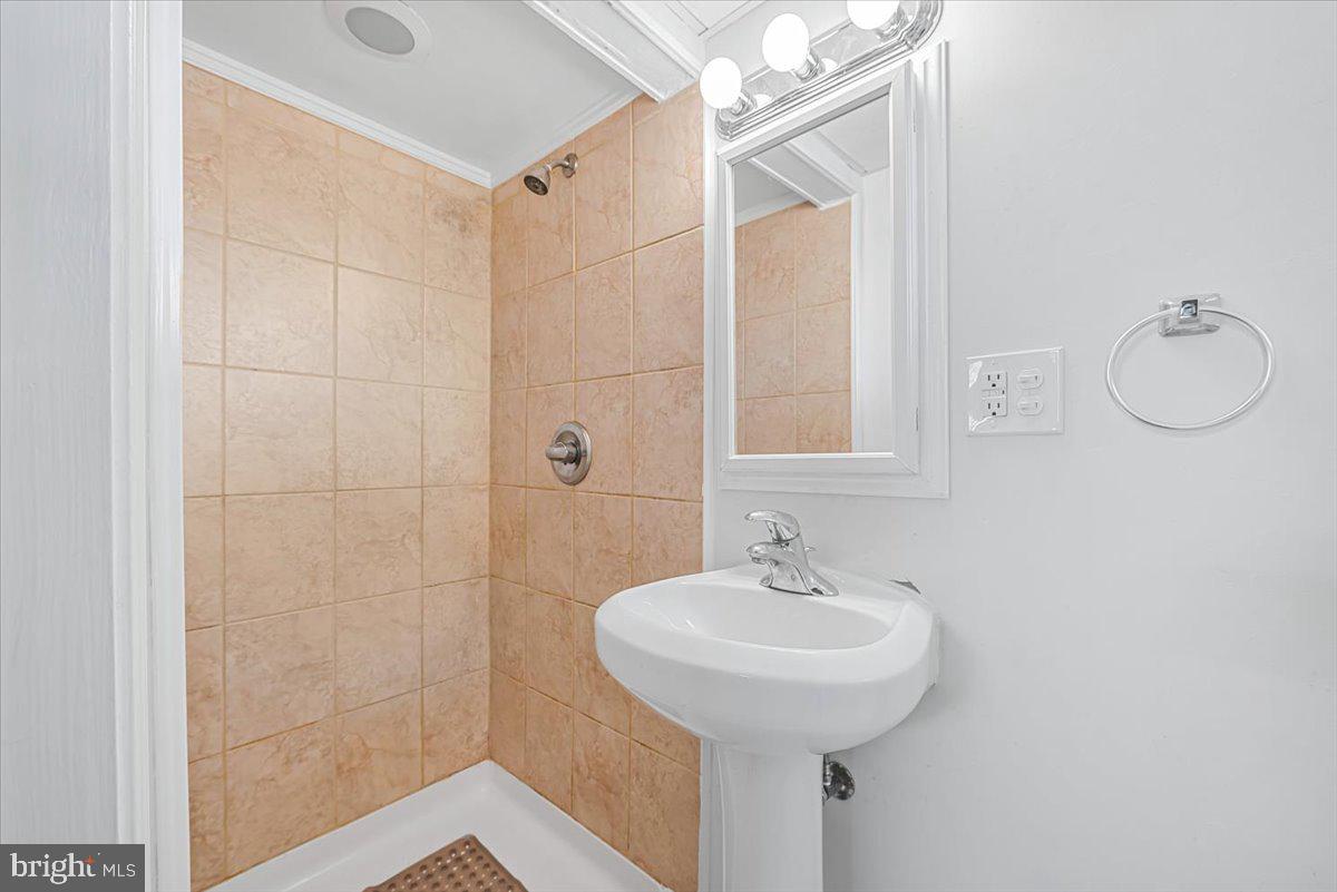 ACADEMY HEIGHTS - Residential