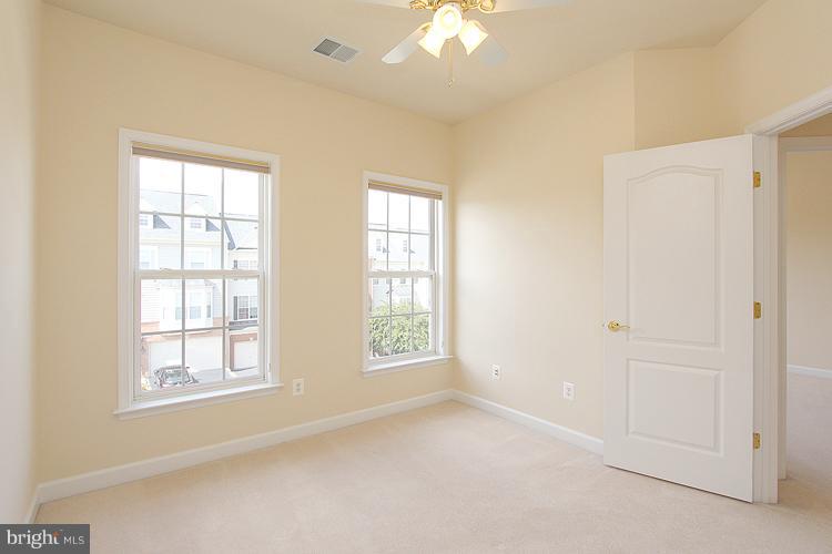 LANSDOWNE ON THE POTOMAC - Residential Lease