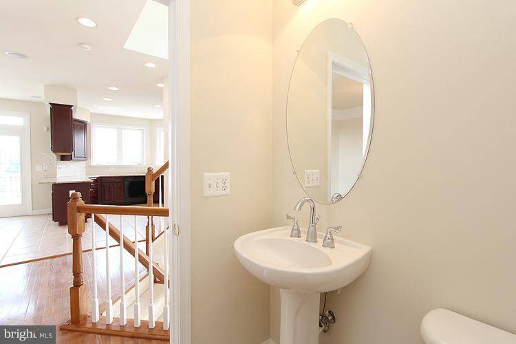 LANSDOWNE ON THE POTOMAC - Residential Lease