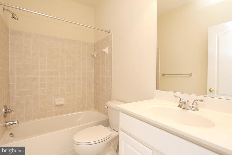 LANSDOWNE ON THE POTOMAC - Residential Lease