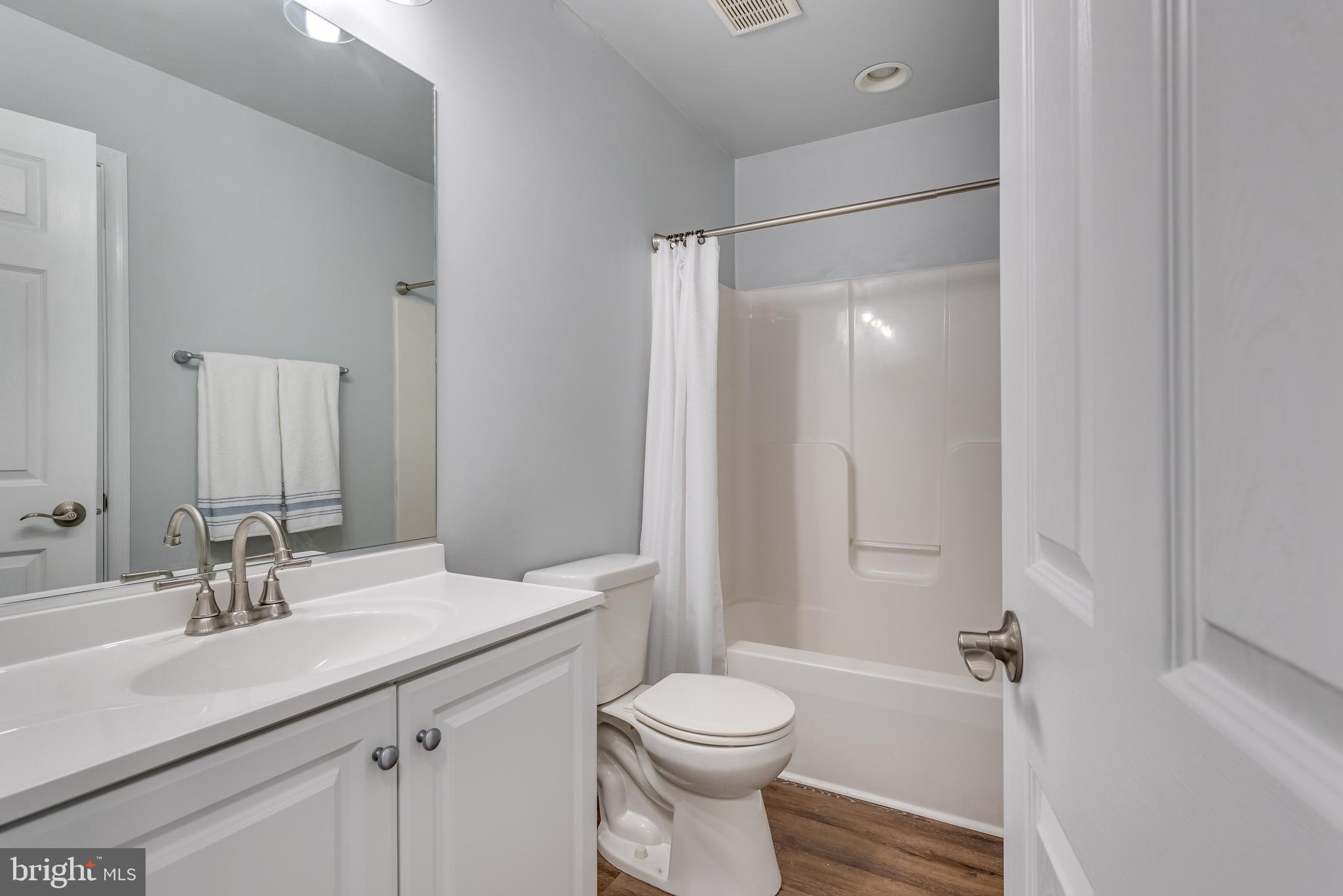 LAKELAND PLACE - Residential