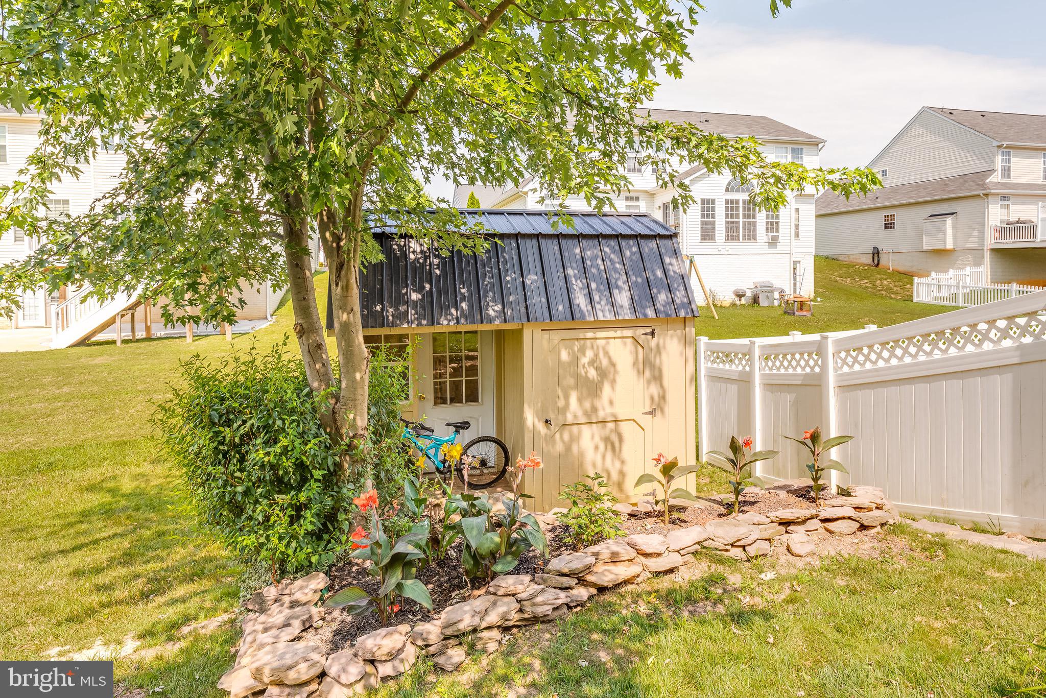 LAKELAND PLACE - Residential