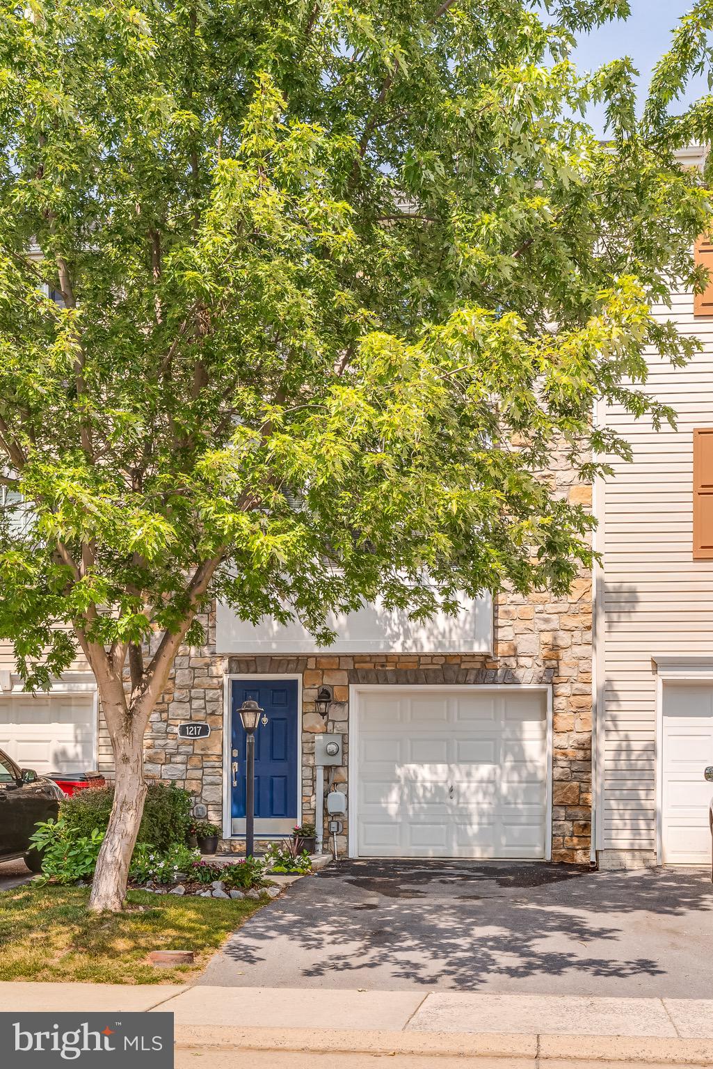 LAKELAND PLACE - Residential