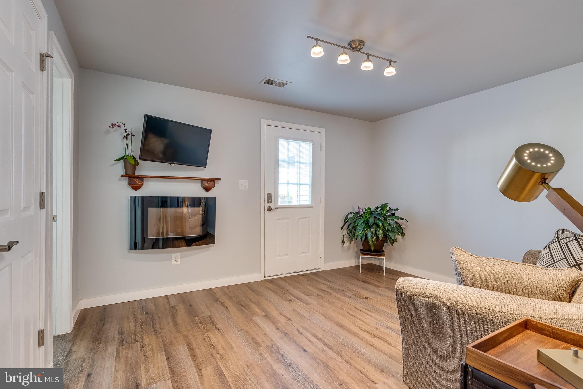 LAKELAND PLACE - Residential