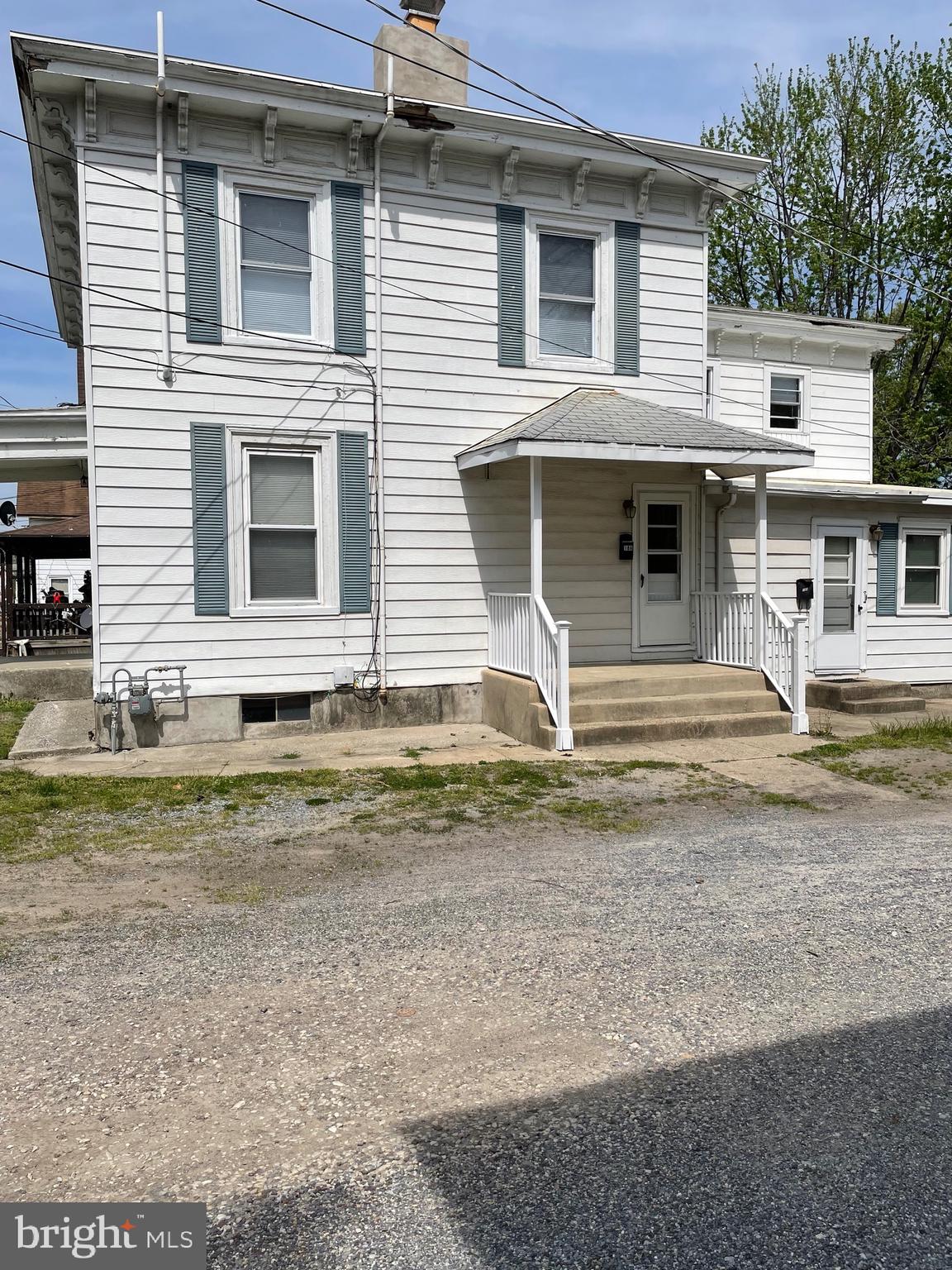 18A&B, 18 1/2 MAIN STREET