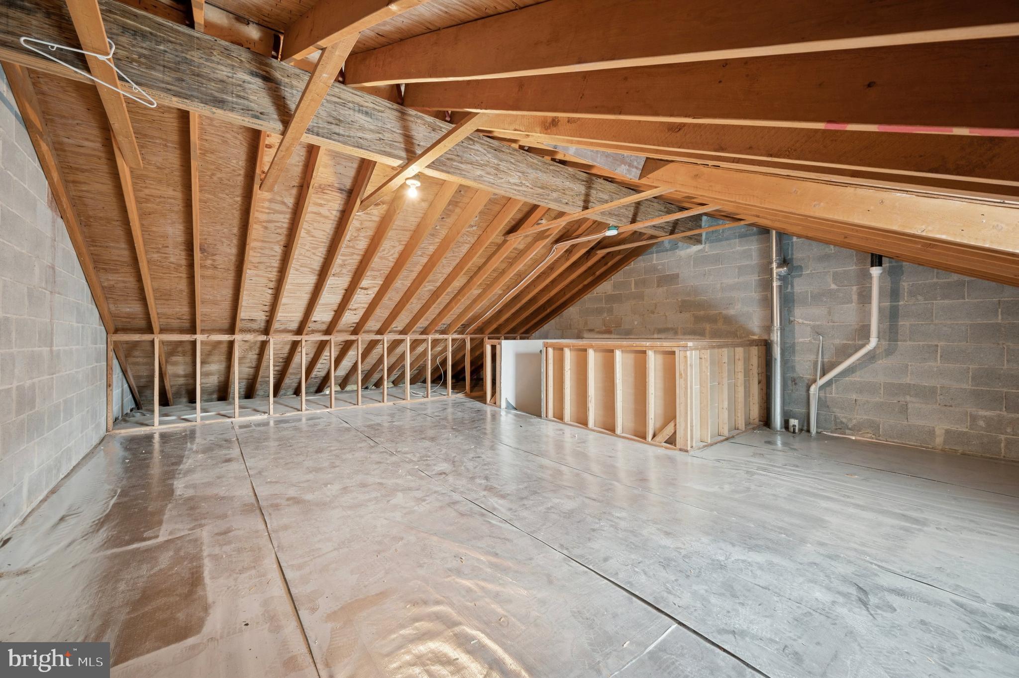 COLLEGE WOODS - Residential