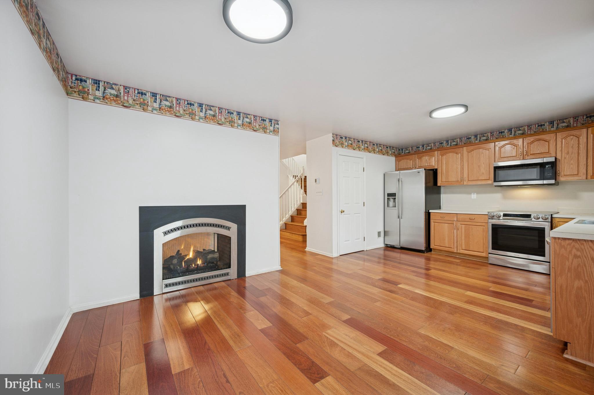 COLLEGE WOODS - Residential