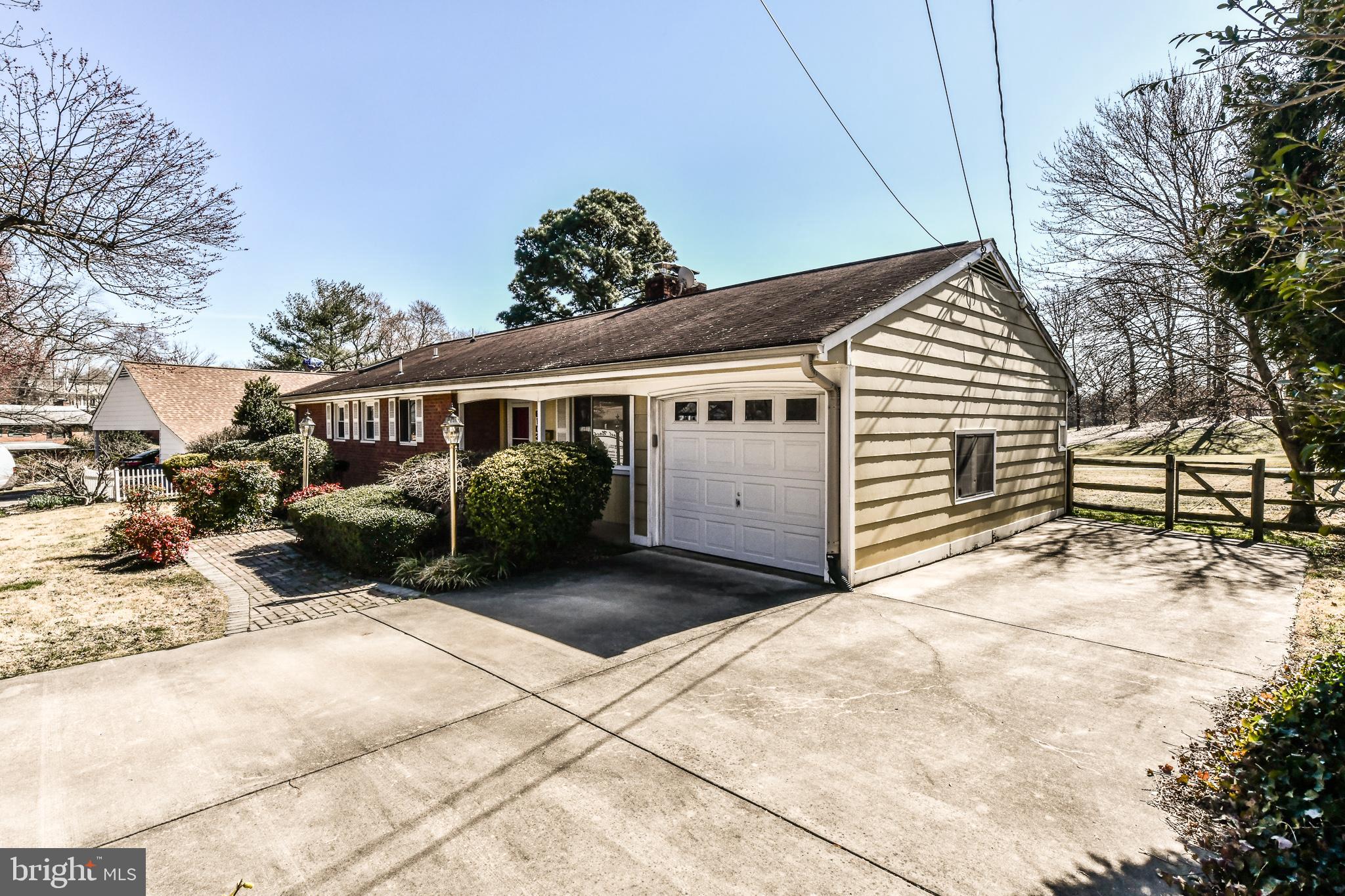 WEST SPRINGFIELD - Residential Lease