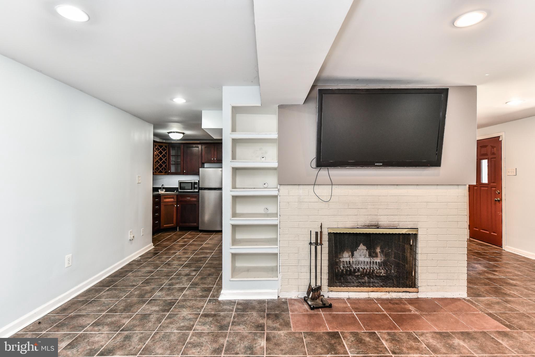 WEST SPRINGFIELD - Residential Lease