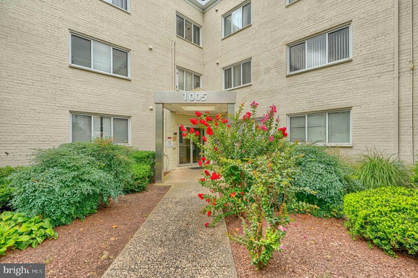 1005 CHILLUM RD APT 302, HYATTSVILLE, MD 20782 - Image bfe7fa063cb6ea43bdf0c715d37c5d2d/1364757346