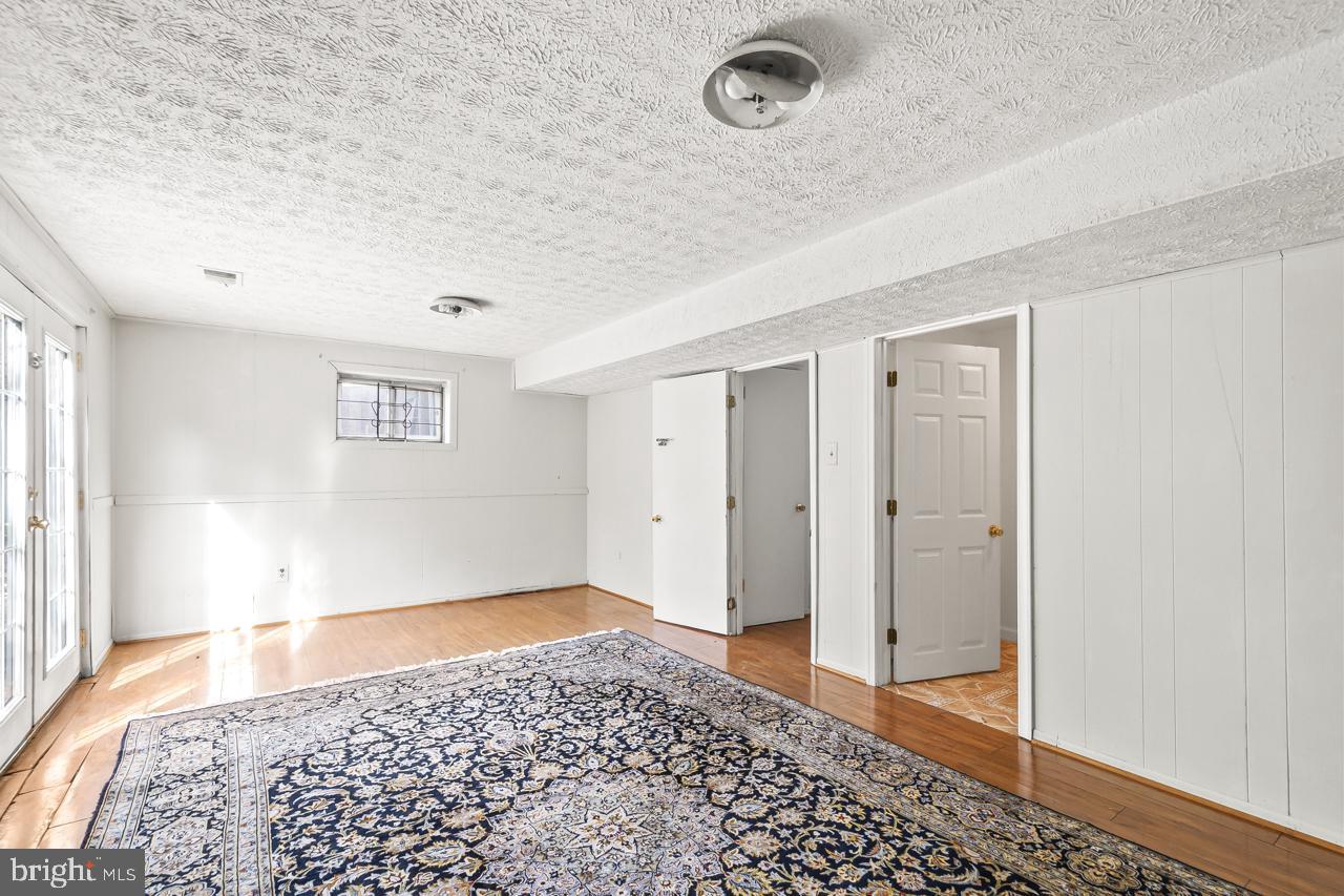 LAKE BRADDOCK - Residential