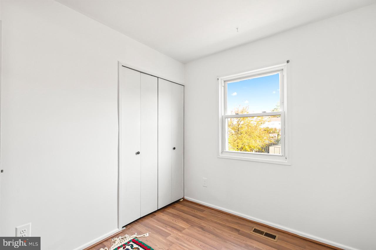 LAKE BRADDOCK - Residential