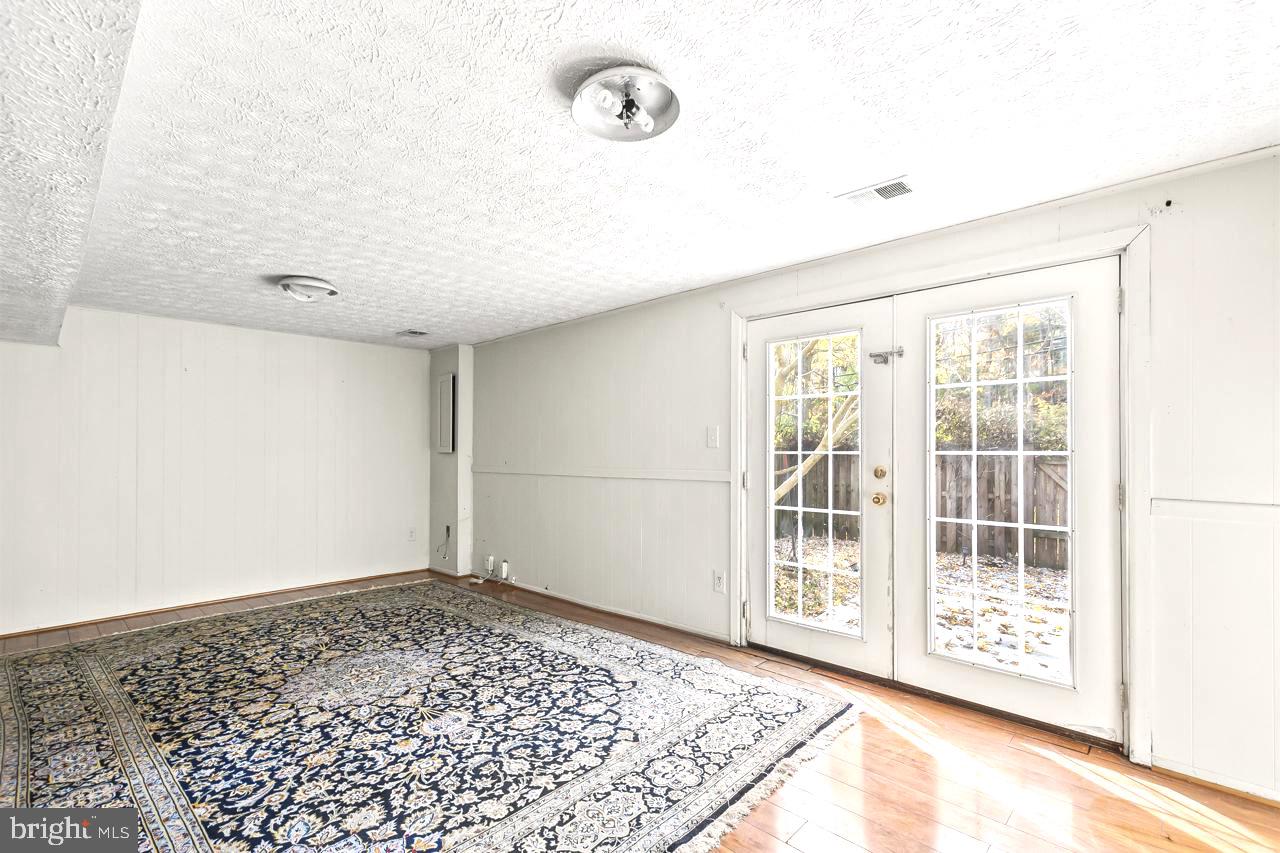 LAKE BRADDOCK - Residential