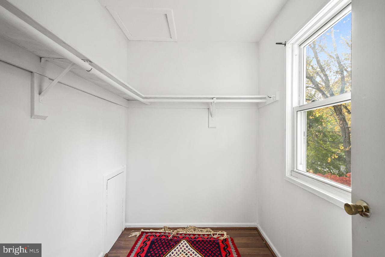 LAKE BRADDOCK - Residential